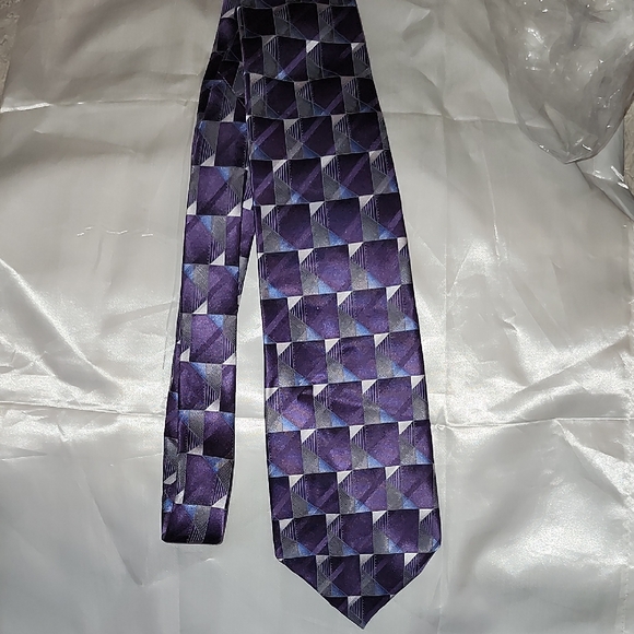 Carlos Devenezia Other - Elegant Purple Silk Geometric Tie